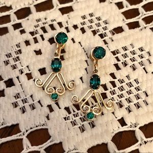 Vintage screw back earrings Gold tone Emerald